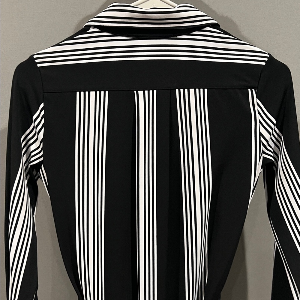 B&W Belted Shirt Dress with Pockets - Picture 7 of 8